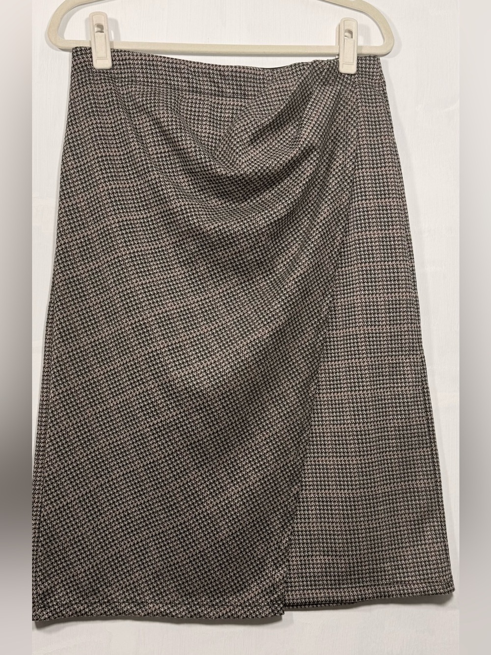 Max Studio Houndstooth Midi Skirt in Black and White
